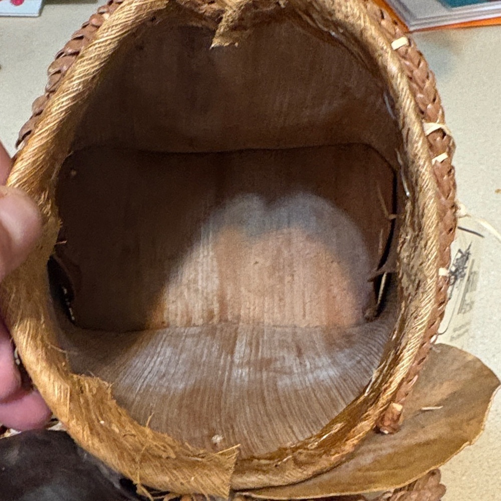 Hawaiian Palm Basket Handcrafted - Picture 7 of 11